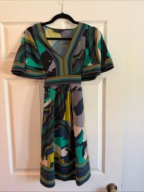 BCBGMaxAzria Multicolor V-Neck Midi Dress in Green and Gray